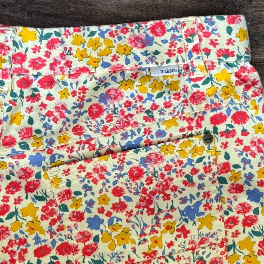 Toad&Co Earthworks Ditsy Floral Organic Cotton Camp Shorts, Yellow,8 (NWOT) - Picture 7 of 9